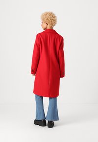 Vero Moda Petite VMFORTUNESARA  - Manteau classique - salsa