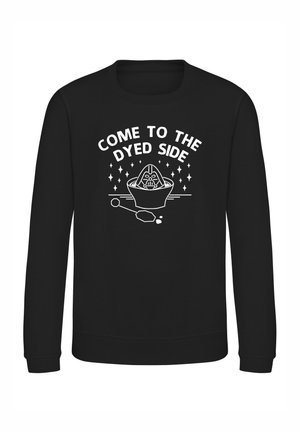 Sort sweatshirt med hvid tekst og grafik. Teksten lyder "KOM TIL DEN DYEDE SIDE," med en skål og visuelle accenter som stjerner.