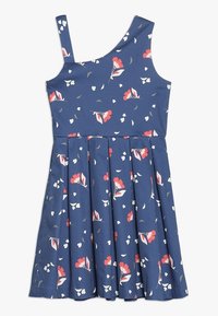 Šaty s květinovým potiskem v námořnické modři, s jedním ramenním popruhem, přiléhavým živůtkem a plisovanou sukní, vyrobené z měkké, lehké látky.