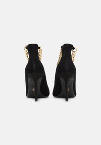 Tamaris Pumps - black