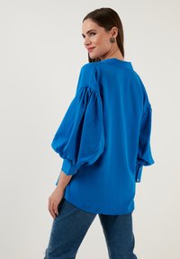LELA LOOSE FIT - Pogājama blūze - royal blue