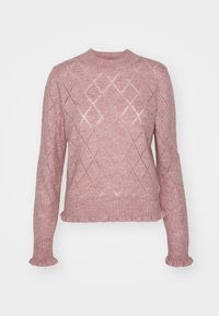 Rosa gestrickter Pullover mit rautenförmigem Ajourmuster, langen Ärmeln, geripptem Kragen, Bündchen und Saum, auf einem weißen Hintergrund präsentiert.