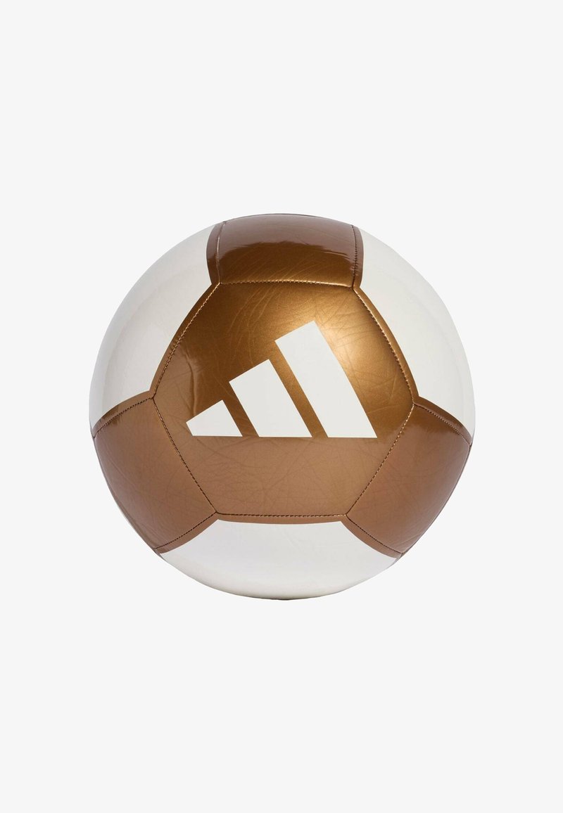 Adidaksen jalkapallo, jossa valkoinen ja metallinhohtoinen pronssikuvio, erottuvilla paneelimuodoilla ja brändin kolmella valkoisella raidalla varustettu logo.