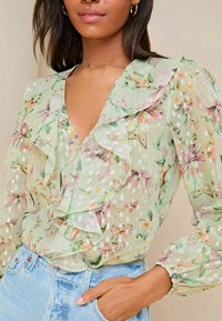 Lipsy RUFFLE  - REGULAR FIT - Bluse - green