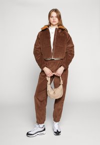 Nike Sportswear Trainingsbroek - brown ale brown