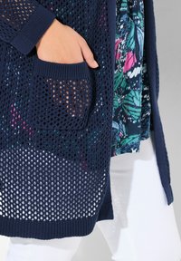 Ulla Popken LONG SLEEVE FISHNET - Kofta - marine