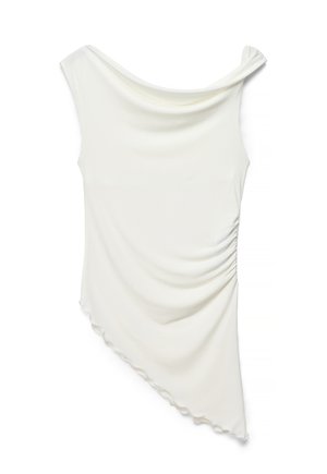 Off-white ærmeløs top med draperet halsudskæring, asymmetrisk kant og detaljer med rynkning i siden mod en hvid baggrund.