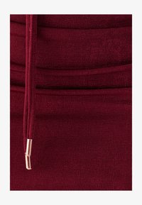 Neizvēlēts, burgundy