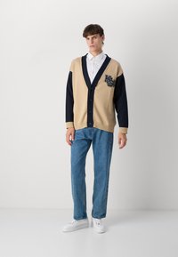 HUGO SMEYLO - Vesta na kopčanje - medium beige