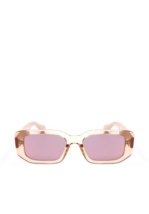 Occhiali da sole rettangolari con lenti rosa chiaro e montatura beige trasparente mostrati frontalmente su sfondo bianco.