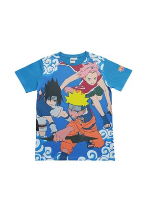Maglietta giovanile blu con tre personaggi dell'anime Naruto in pose d'azione circondati da nuvole bianche stilizzate sul davanti.