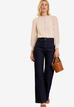 REGULAR FIT CREW NECK - Bluse - cream