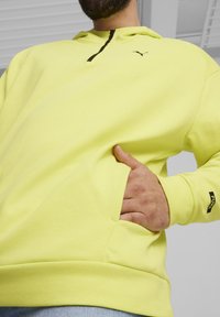 Puma RAD CAL HALF-ZIP - Mikina s kapucňou - lime sheen