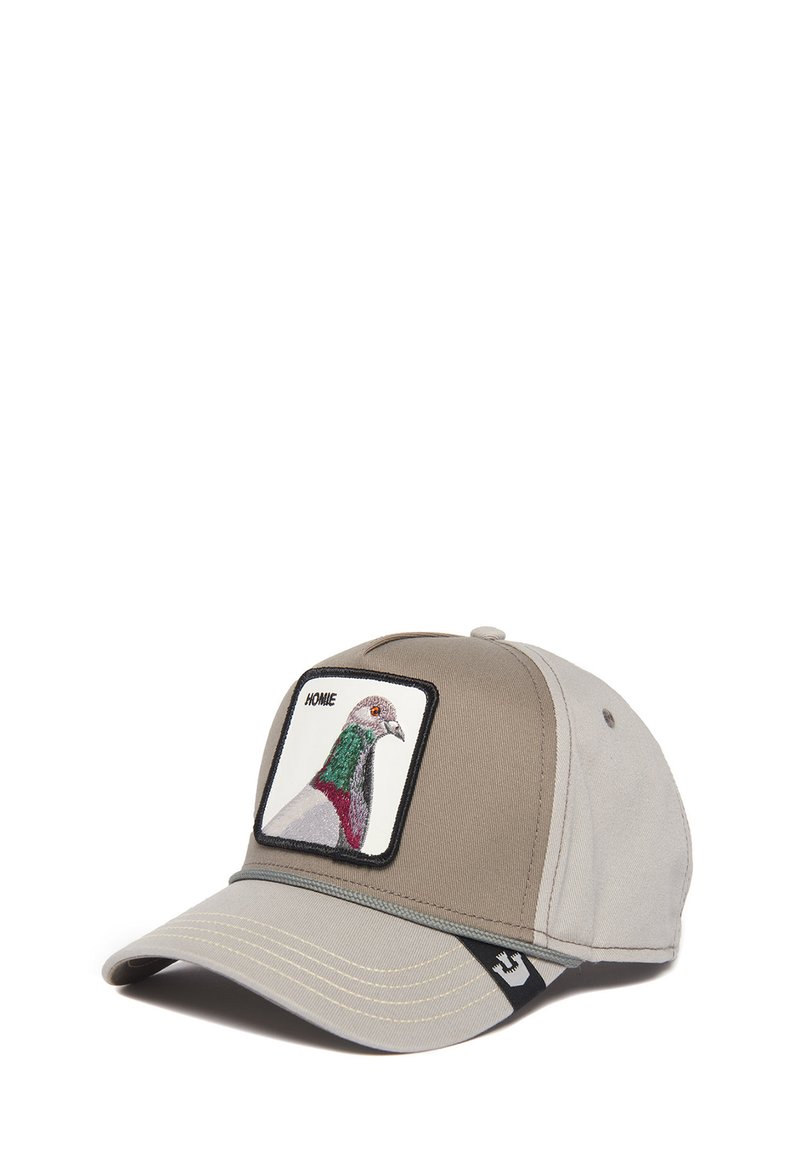 Gorro en color caqui y gris con visera curva y parche bordado de una paloma con la inscripción "HOMIE". Incluye costuras contrastantes y acentos del logo.