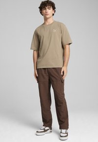 Puma CLASSICS - Cargohose - espresso brown