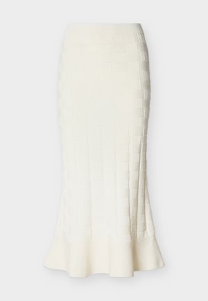 Falda lápiz midi blanca con patrón de cuadrados texturizados y detalle de dobladillo acampanado sobre un fondo neutro.