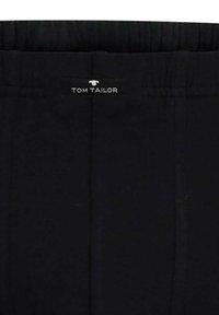 Pantaloni neri con vita elastica, dotati di un'etichetta con logo "TOM TAILOR", e linee pulite senza motivi o decorazioni visibili.