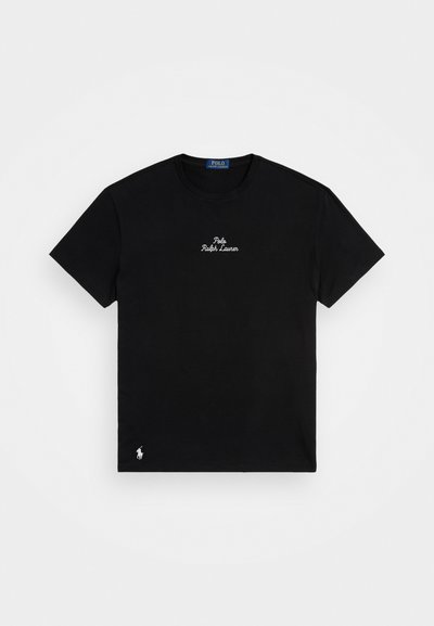 Melnas kokvilnas t-krekls ar apaļu kakla izgriezumu, īsām piedurknēm, balti izšūtu "Polo Ralph Lauren" logotipu un mazu baltu logotipu apakšmalā.
