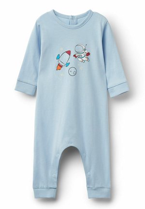 Světle modrý bavlněný overal s dlouhými rukávy, patentkami v dolní části a ilustracemi rakety a astronauta se hvězdami.
