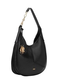 Schwarze Leder-Hobo-Tasche mit gebogener Form, goldenen Beschlägen und vertikalen Nähten. Verfügt über einen abnehmbaren Anhänger und einen verstellbaren Riemen.