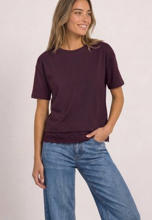 Street One, ROUND-NECK T-SHIRT WITH LACE TRIM AT THE HEM - T-shirt imprimé - rustic rouge