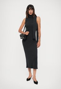 STAUD CANAL MIDI DRESS - Sarafanas - charcoal
