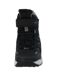 Scarpa alta nera con superficie texturizzata, dettagli blu e hardware grigio. Presenta lacci e una fascia in Velcro per una vestibilità sicura.