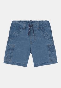 Modré cargo šortky s texturovaným povrchem, elastickým pasem a šňůrkou, s dvěma bočními kapsami a jednou cargo kapsou na noze.