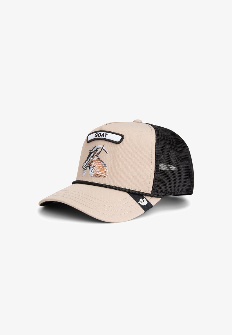 Beige Baseballkappe mit schwarzer Netzrückseite, ausgestattet mit einer gestickten Ziegenmotivanordnung und einem "GOAT"-Patch auf der Vorderseite. Gebogener Schirm, verstellbarer Riemen.