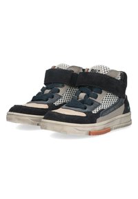 Hoge sneakers met grijze gaaspanelen, marineblauwe suède accenten en beige details. Dubbele klittenbandsluitingen voor een veilige pasvorm. Rubberen zool met gestructureerde grip.