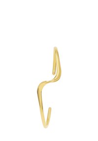 Pendiente de metal dorado con un diseño fluido y ondulado. Textura suave, forma minimalista y un contorno abierto y curvado con extremos afilados.