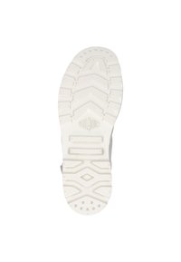 Suola in gomma bianca con una superficie testurizzata caratterizzata da motivi a zigzag e circolari. Nella parte centrale è presente un logo impressa nel materiale.