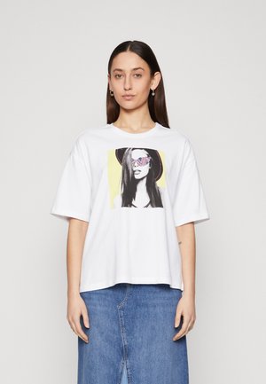 ONLY Tall ONLHALIA SUNGLASSES  - Tričko s potlačou - bright white/yellow