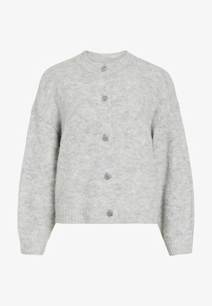 Sivi pleteni kardigan s okruglim izrezom, s kraćim dizajnom i pet dekorativnih dugmadi. Mekana tekstura s suptilnim uzorkom.