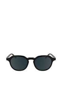 Occhiali da sole neri con lenti rotonde e scure, con finitura lucida. Presentano accenti grigi con texture distintiva sulle astine. Design classico e audace.