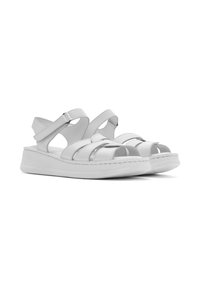 Witte leren sandalen met een ontwerp met meerdere bandjes en een verstelbare enkelriem. Voorzien van een gestructureerde buitenzool en een gevoerde zool voor comfort.