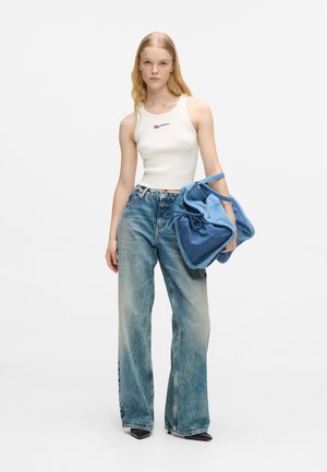 Relaxed fit jeans - tinted washed mid blue