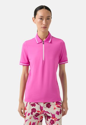 Rosa Poloshirt mit einem Reißverschlusskragen, der einen kontrastierenden weißen Saum am Kragen und an den Ärmeln aufweist. Glattes, leichtes Material.
