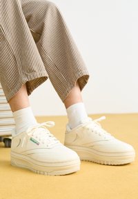 CLUB EXTRA - Trainers - chalk/glen green