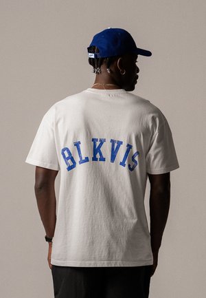 ART LOGO TEE UNISEX - Nyomott mintás póló - white