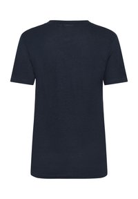 Tmavě modré tričko s krátkým rukávem a kulatým výstřihem, s hladkou strukturou, obsahující jednobarevný design bez vzorů nebo ozdob.