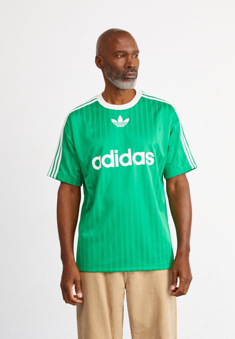 adidas Originals ADICOLOR - Nyomott mintás póló - green/white