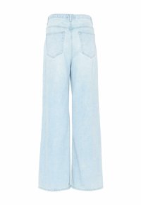 Lyseblå vide jeans med høy midje, elastisk midjebånd og to baklommer. Stoffet ser mykt ut med en falmet finish.