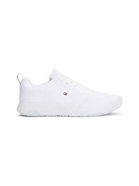 Scarpe sportive bianche realizzate in materiale a rete testurizzata, con un design a profilo basso, punta arrotondata e un piccolo logo sulla parte laterale.