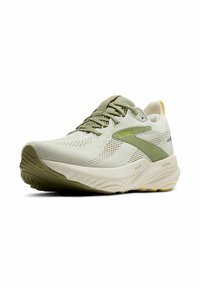 Chaussure de course légère en crème et vert olive. Comprend une tige en maille, une semelle rembourrée et des détails texturés. Lacets et col rembourré inclus.