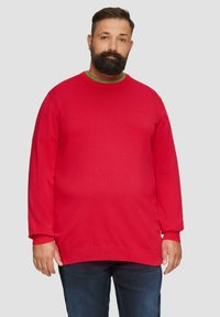 s.Oliver MIT CREWNECK - Strickpullover - himbeere