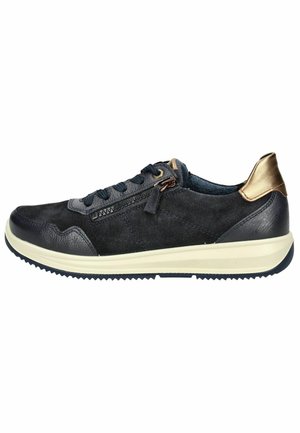 Basket en suède marine avec des accents en cuir, design à lacets, fermeture éclair sur le côté, semelle intermédiaire blanche contrastante et semelle extérieure en caoutchouc texturé.
