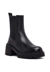 Botte cheville en cuir noir avec une finition lisse, des panneaux latéraux élastiques et une semelle épaisse avec un profil cranté pour une meilleure adhérence et un soutien accru.