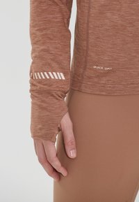Endurance FUNKTIONS CANNA PERFORMANCE - Langærmet T-shirt - bruin