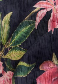 Thumbnail Image 7
